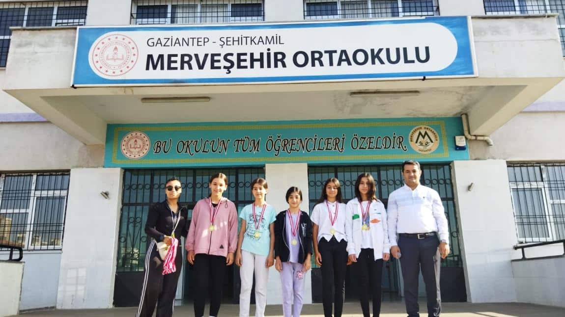 Merveşehir Ortaokulu 2.Geleneksel Siniflar Arası Voleybol Turnavamızı Yaptık 